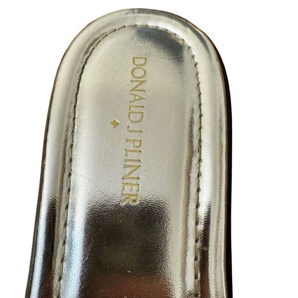 Donald J. Pliner Straw Raffia & Metallic Silver Tassel Thong Sandals Size 9 - Picture 3 of 5